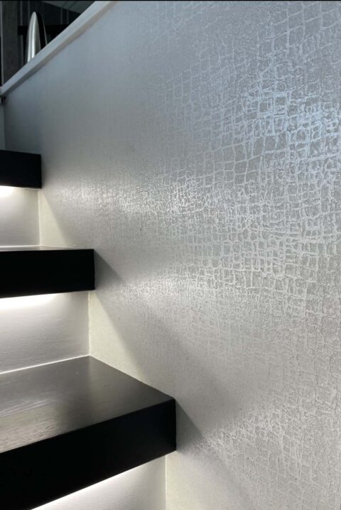 Pearlescent & Light Silver Crocodile Texture Finish